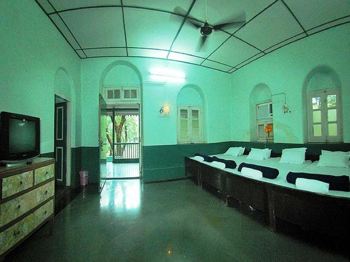 Cecil Hotel Matheran Exterior photo