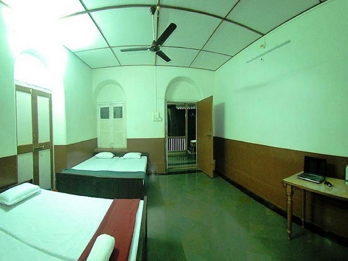 Cecil Hotel Matheran Exterior photo